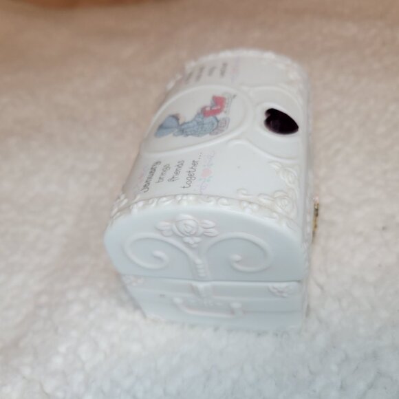 Precious Moments January Birthstone Hope Chest Gift Box - Picture 5 of 12